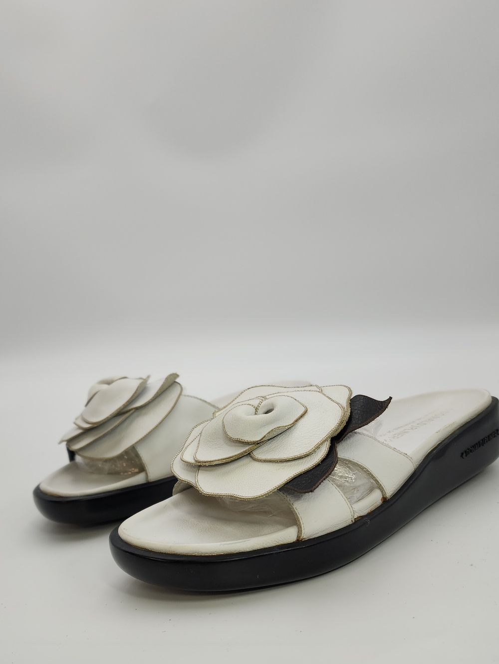Donald Pliner White Leather Floral 3D Rosette Slide Sandals Size 9